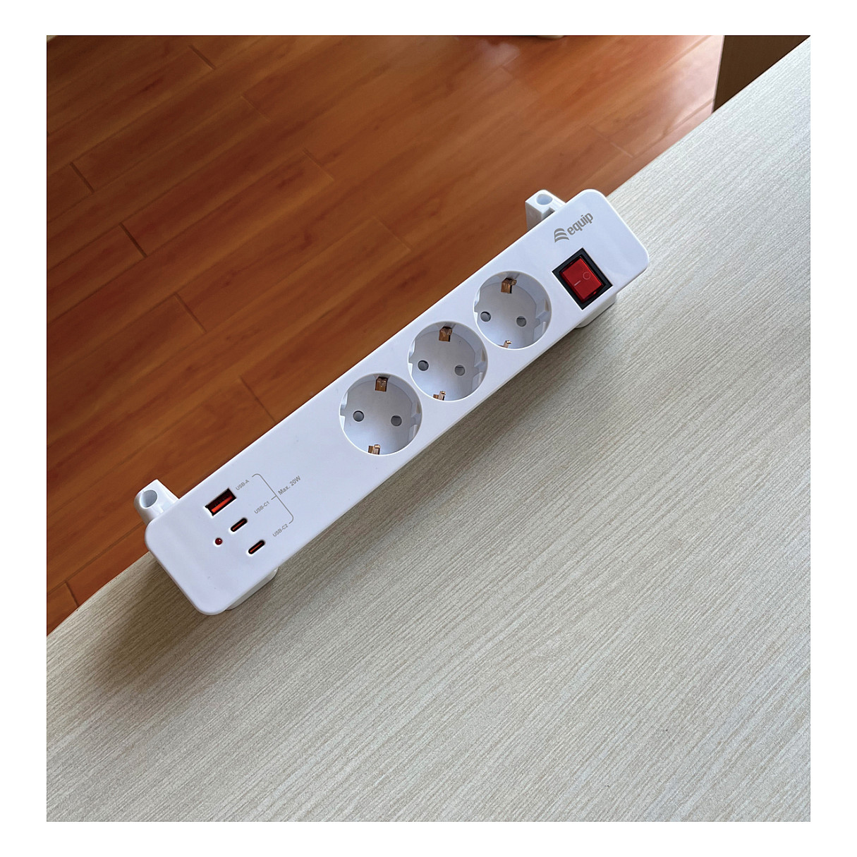 Equip Steckdosenleiste CEE7/7 90Â°->3xSchuko/2xUSBC+USBA-4