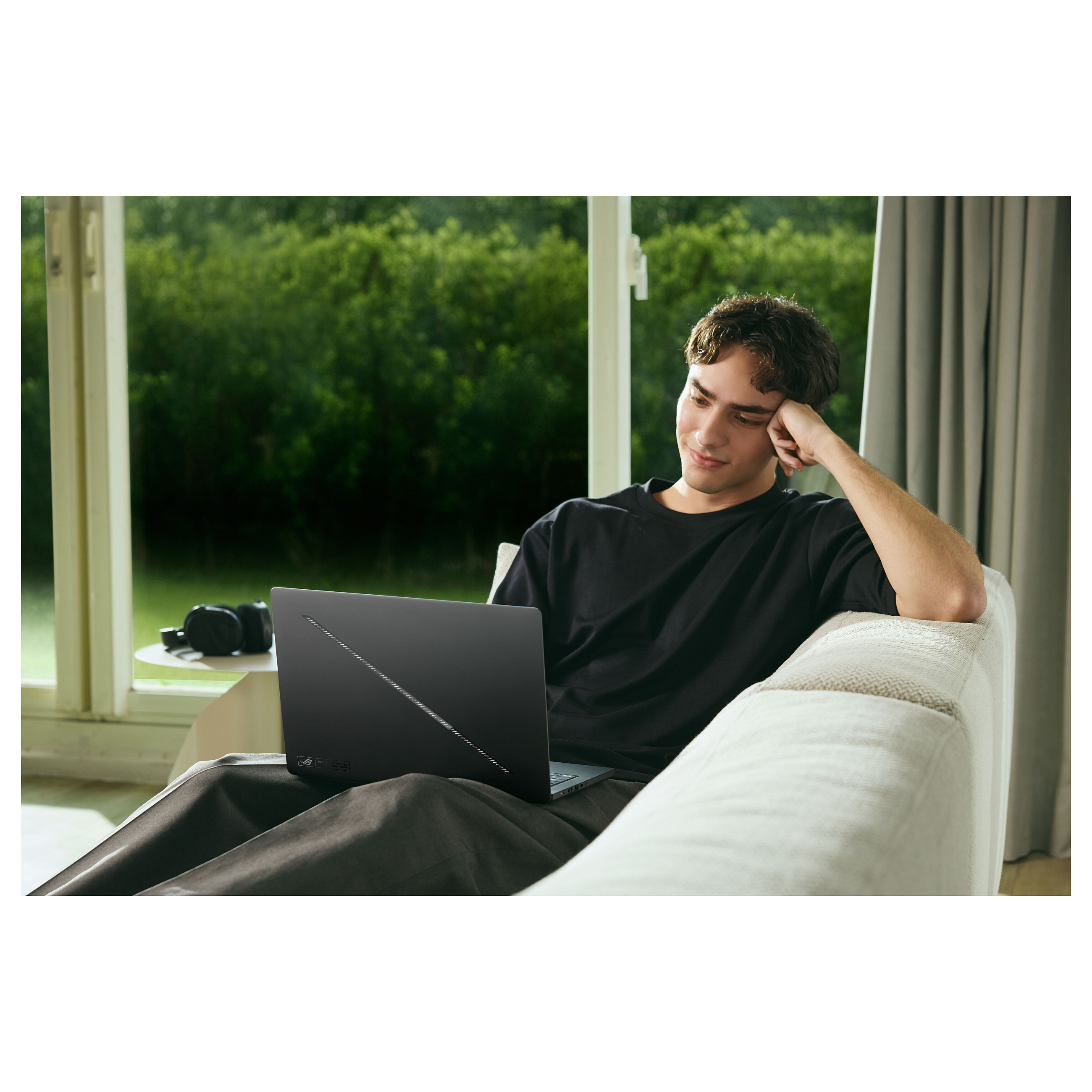 Laptop ASUS ROG Zephyrus G14 GU405AW-SY033W (14", OLED, 3K, Intel Core Ultra 9 386H, 64GB, 2TB SSD, NVIDIA GeForce RTX 5080, Windows 11 Home, Non-HR tipkovnica)-6