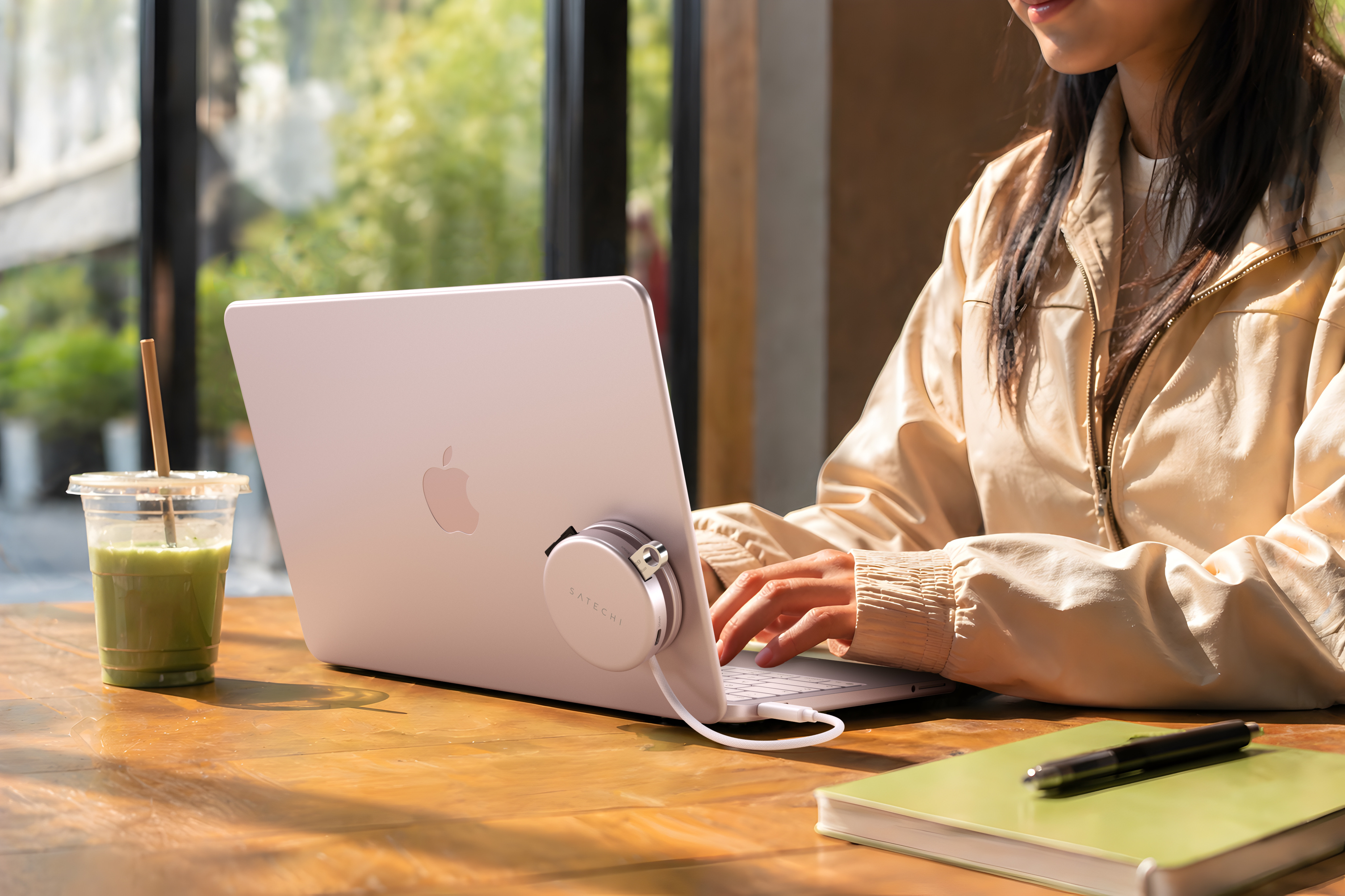 USB-C multiport adapter SATECHI On-the-Go 5-in-1, Blush boja-13