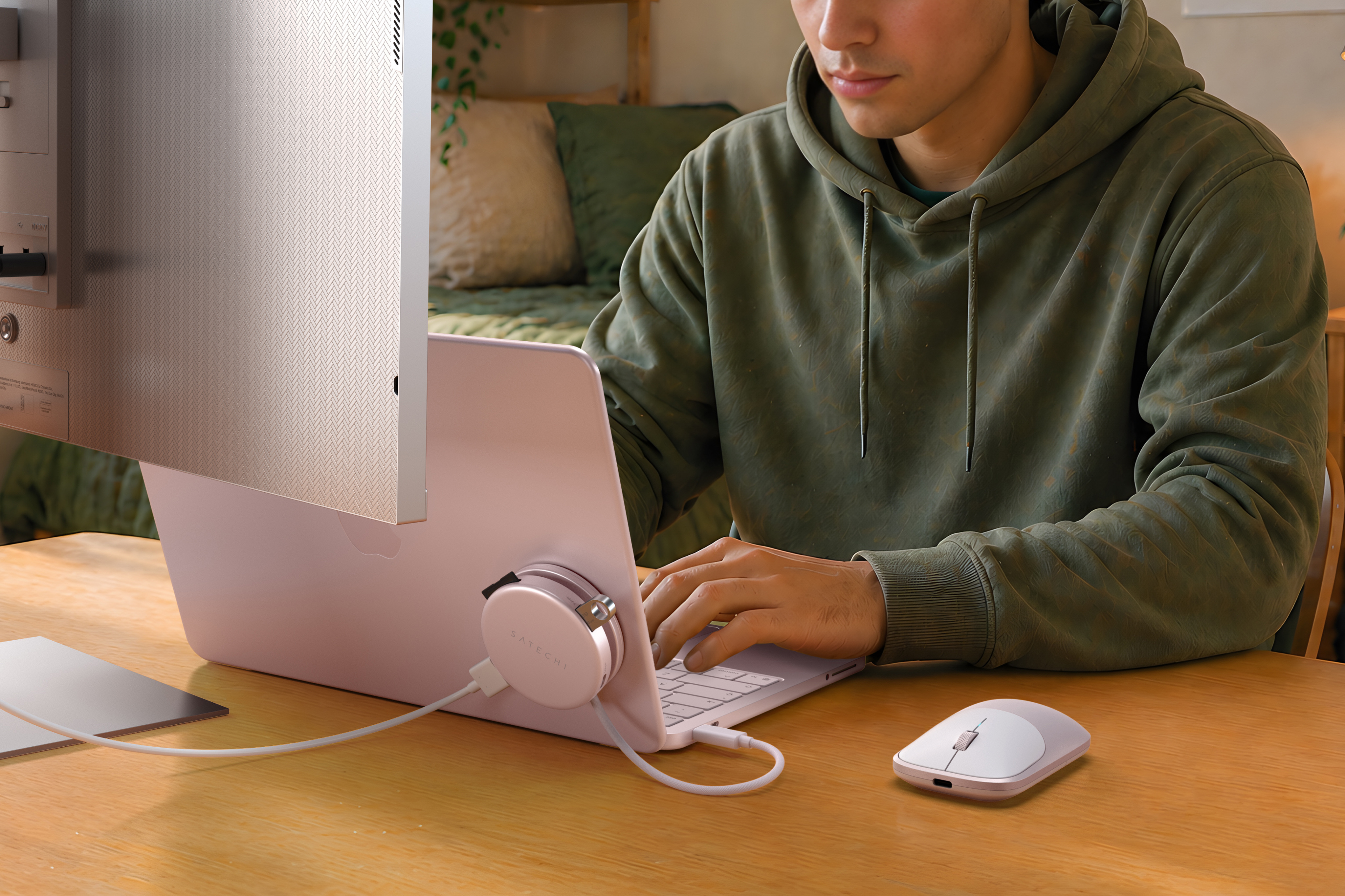 USB-C multiport adapter SATECHI On-the-Go 5-in-1, Blush boja-6