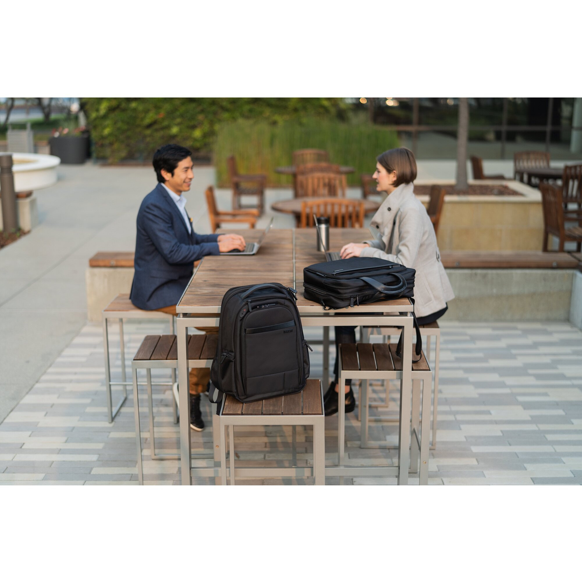 Kensington Notebookrucksack 15.6" Contour 2.0 Business-15