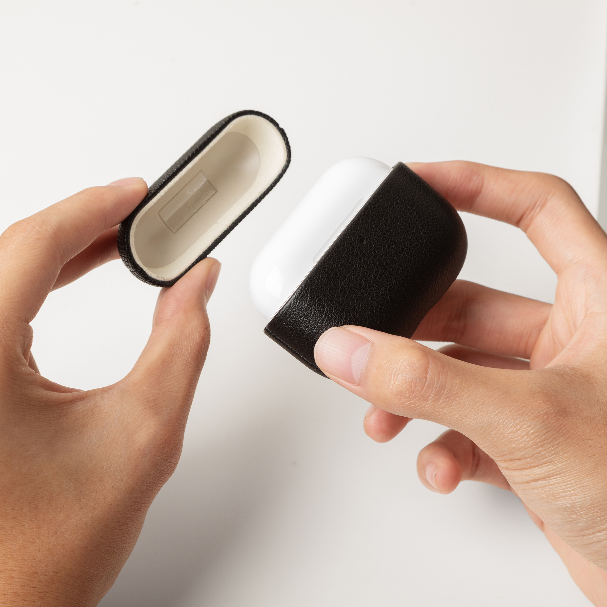 Native Union (Re)Classic Airpods Pro 3 Case - Black-6