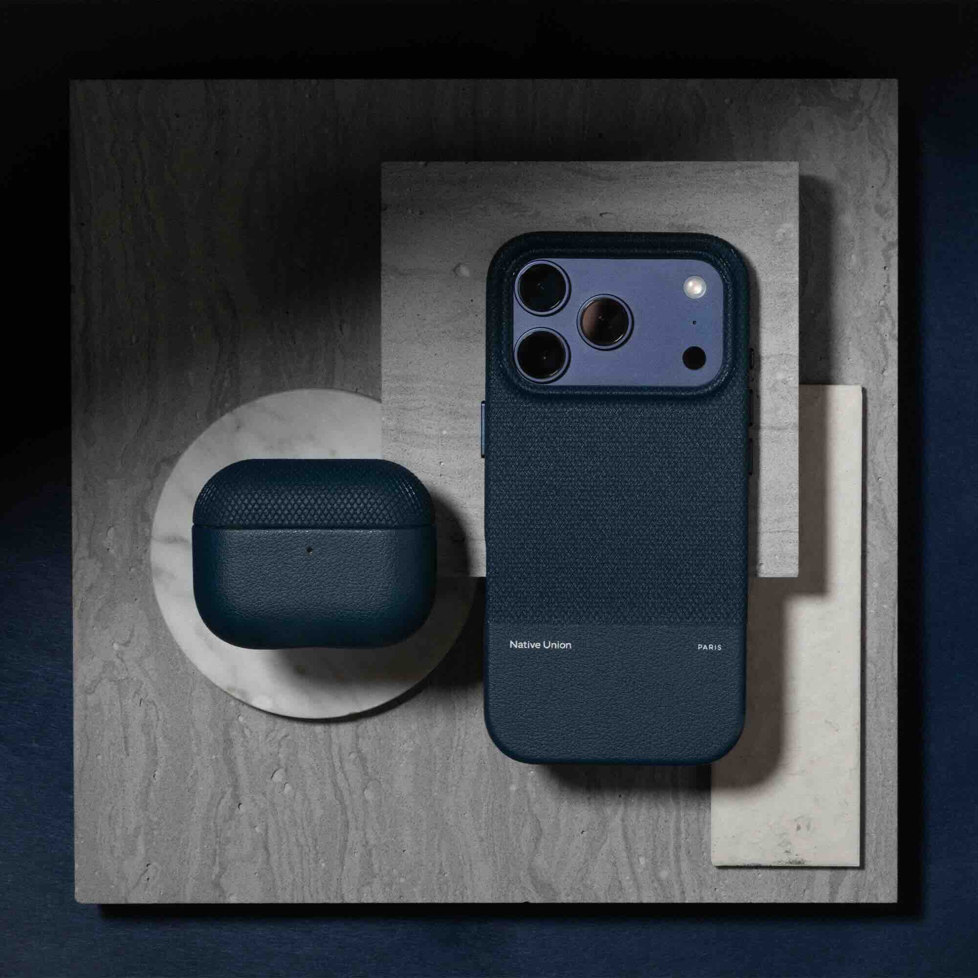 Native Union (Re)Classic Airpods Pro 3 Case - Navy-5
