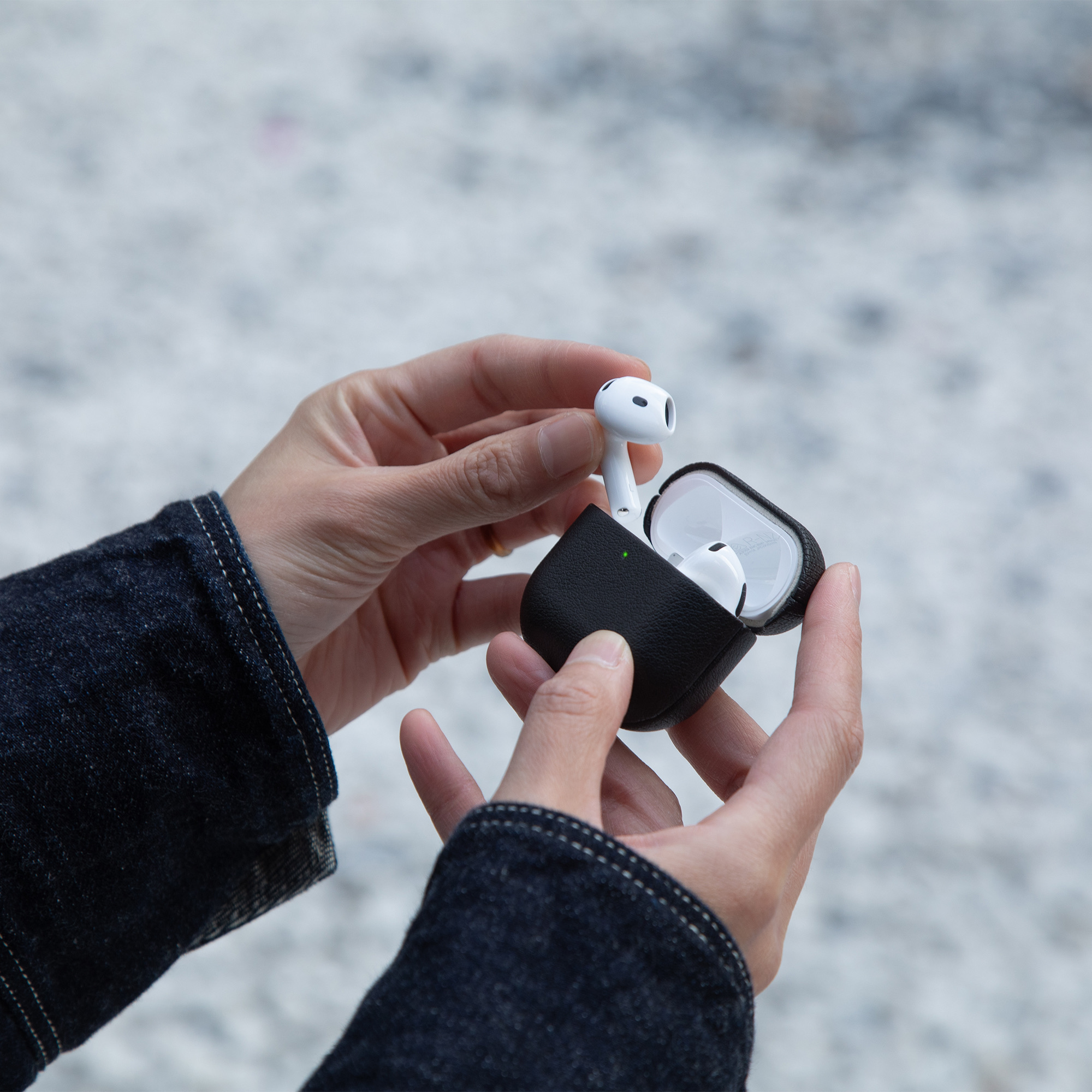 Native Union (Re)Classic Airpods 4 Case - Black-5