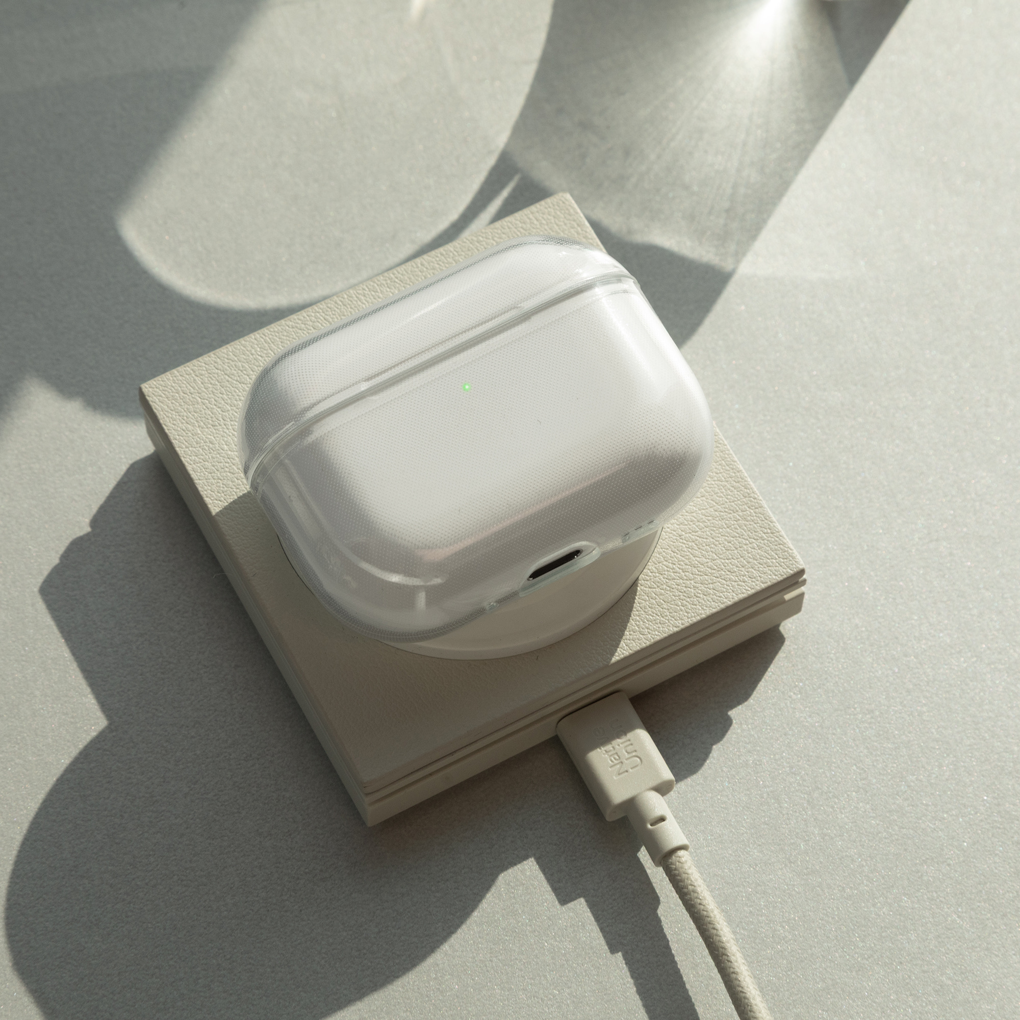 Native Union (Re)Clear Airpods Pro 3 Case - Clear-6