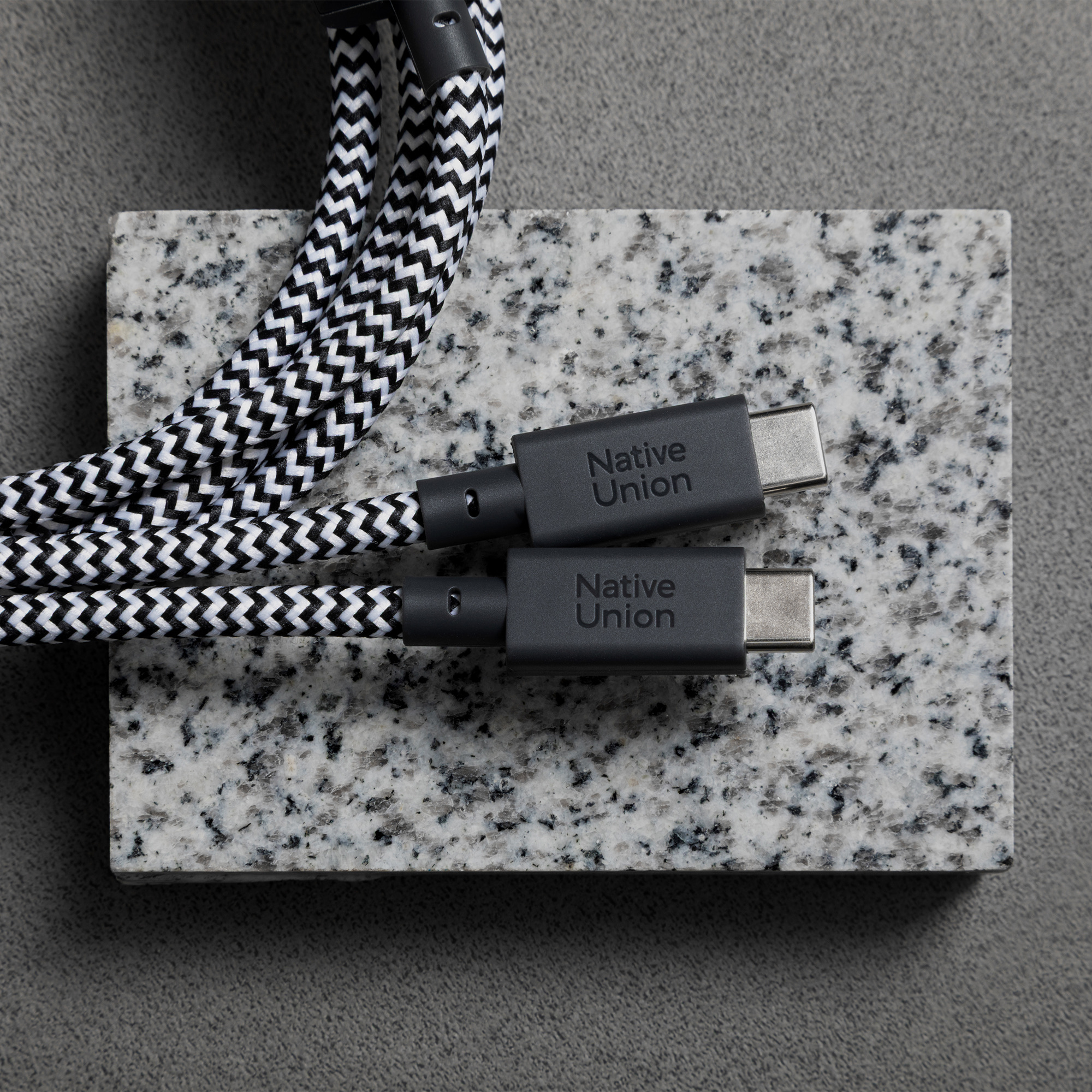 Kabel NATIVE UNION Belt Cable 2-in-1 USB-C (140 W, PD 3.1, dva USB-C konektora za uređaje, zebra boja)-2