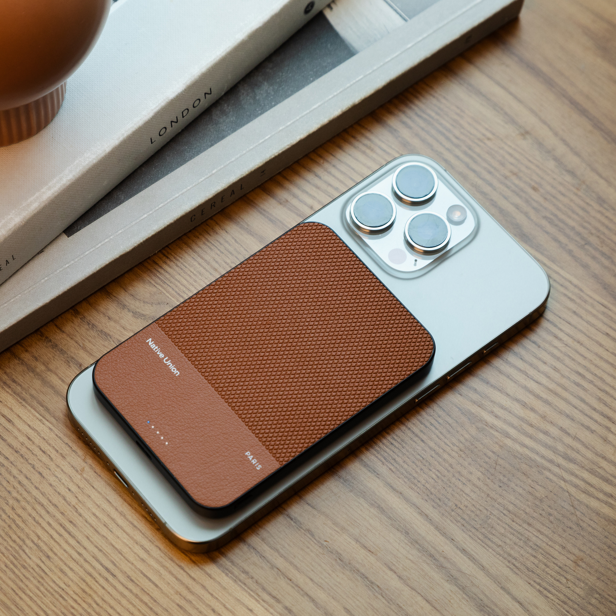 Bežična prijenosna baterija NATIVE UNION (Re)Classic 5000 mAh Qi2 MagSafe Tan-2