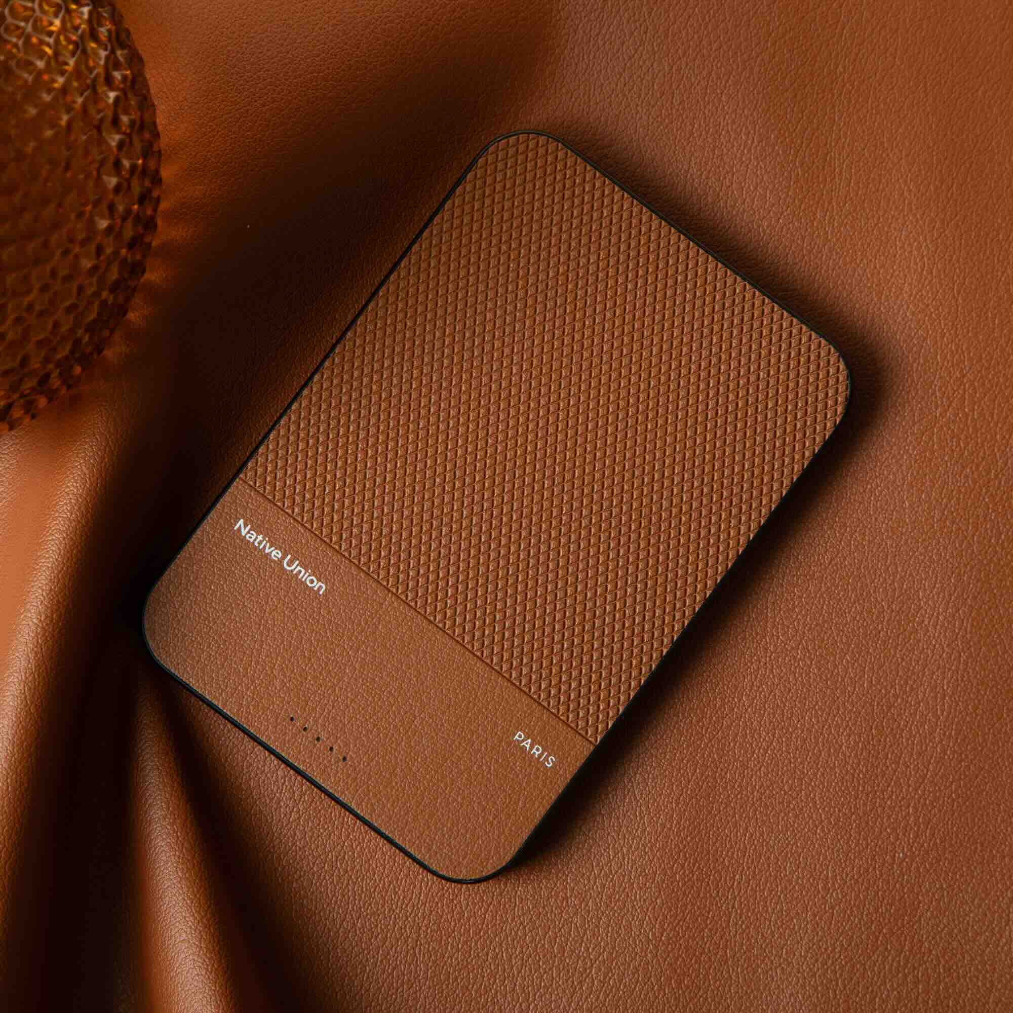 Bežična prijenosna baterija NATIVE UNION (Re)Classic 5000 mAh Qi2 MagSafe Tan-5