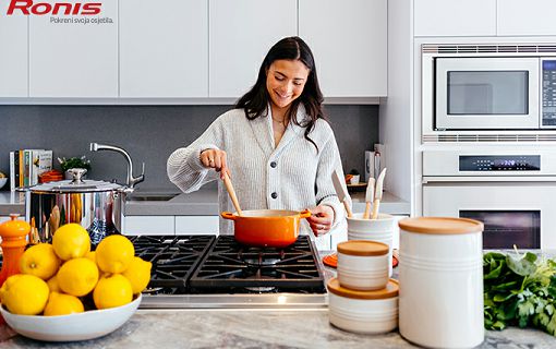 MALI KUĆANSKI POMAGAČI Bosch, Philips, Braun, Russell Hobbs, Remington sniženi do 40%! Nabavi glačalo, kuhinjski aparat, usisavač ili uređaj za osobnu njegu po cijeni ispod cijene!