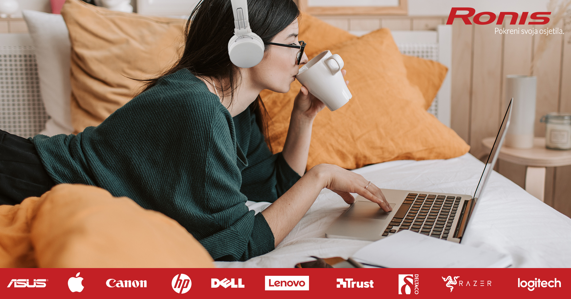 Zaljubi se u svoj novi laptop uz poklon slušalice! Plati na 12 rata bez kamata.